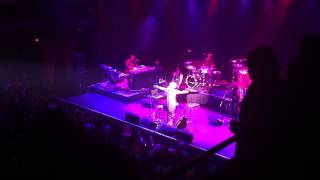 Erykah Badu Live at The Fillmore - Love of My Life / Danger (Encore) - 3/1/13 - Mama's Gun