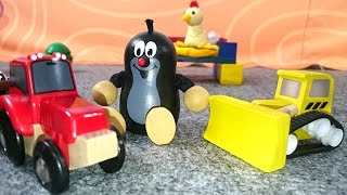 Видео для детей. Кротик лепит из пластилинат курятник