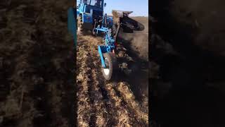 Работа плуга оборотного Пон с трактором Т-150