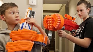 Nerf WAR! BOY vs GIRL 4!