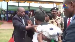 Drama as woman fights off security detail in desperate attempt to have DP Ruto’s ear