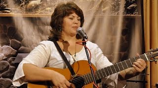 На ладошках Боженьки, поет автор Левашова Юлия