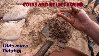 Beach Metal Detecting Brisbane Australia - Coins and Relics Found - Kids Help Find Targets 004