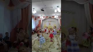 Танец "Ягодки рябинки" средняя группа