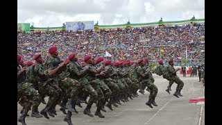 Tazama Wanajeshi Walivyopiga Gwaride la Mwendokasi Mbele ya Rais Magufuli
