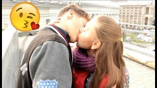 Kissing Prank: ШКОЛЬНИЦА РАЗВЕЛА НА ПОЦЕЛУЙ | ПОЦЕЛУЙ СО ШКОЛЬНИЦЕЙ