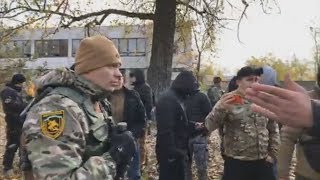 К бою! Полиция открыла ОГОНЬ при столкновении с нациками в Донбассе