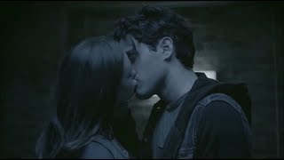 Поцелуй Хоуп и Лендона - Наследие 1 сезон 1 серия