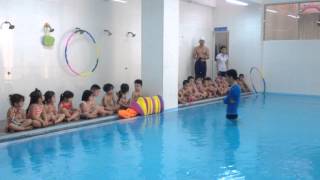 01 Bơi lội cùng các bé Mầm non Trường Đức Trí