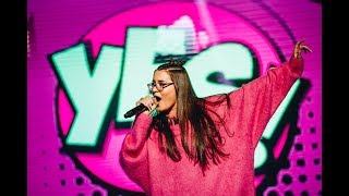 Erika Bitanji sjunger Bang Bang i Idol 2017 - Idol Sverige (TV4)