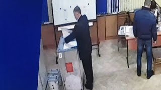 Вброс бюллетеней на участке № 611 в Волгограде