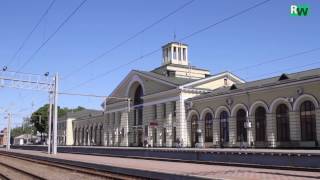 Вокзал Лозовая ( Харьковская обл.) практически без людей и поездов.