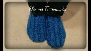 Детские следки на двух спицах. Необычный способ вязания