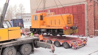 Погрузка тепловоза ТГК2-3839 на трейлер / Loading of TGK2-3839 onto a trailer