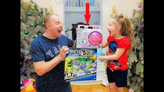 Валенсия ПОСПОРИЛА с Папой ! Что КРУЧЕ ЛОЛ СЮРПРИЗ или БЕЙБЛЭЙД ? LOL Dolls Surprise