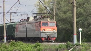 Электровоз ВЛ10-1464 с грузовым поездом
