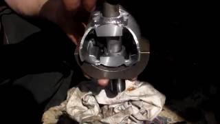 Разборка поршней.Disassembly of the pistons.