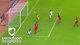 Ronaldo Cisneros cazó un rebote del portero y marcó para México el 3-0 frente a Canadá