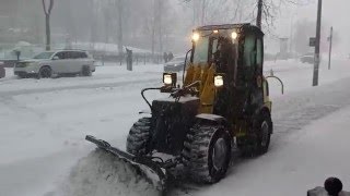 Montreal - Clearing of sidewalks - déblaiement de trottoirs - Wacker Neuson WL30 Snow Removal