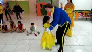 A Bela princesa dançando com o Princípe - Fun Eventos