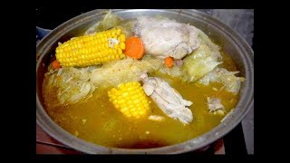 Sopao caldo de pollo con muchos vegetales - sancocho