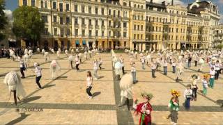 Арт-перфоманс  "374 художники" вiдкриття VI Фестивалю писанок