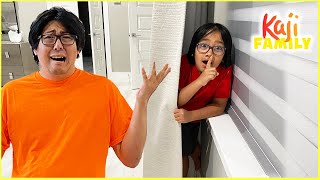 Ryan play Hide and Seek around the house with Family!!!