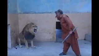 Stupid Zoo Keeper Almost Lost His Arm!!!