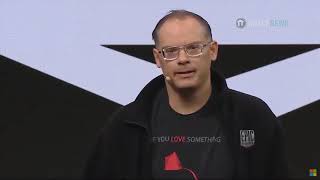 Tim Sweeney takes the stage at HoloLens 2 MWC19 event