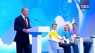 Путин выступил на открытом уроке "Россия, устремленная в будущее" в Ярославле