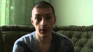 Анекдот №18 Алкоголик попугая продавал