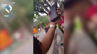 Người dân phản đối việc cảnh sát trật tự ý bắt lỗi người đi đường