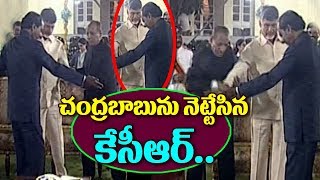CM Kcr vs CM Chandrababu Naidu in Governor Narasimhan's Party At Raj Bhavan | TS CM vs AP CM