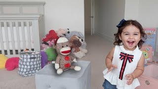 CRAZY BABY DANCING WITH DANCING MONKEY!!!