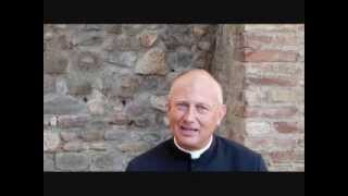 Funerale Priebke ad Albano : intervista a Don Petrucci