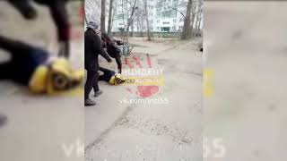 В Омске подростки пинали пенсионера и жестоко избили 11-летнего ребенка