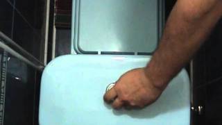 как снять крышку бачка унитаза. How to remove the toilet tank lid
