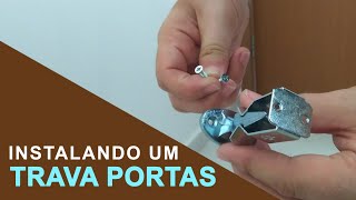 Como instalar um fixador (prendedor) de portas passo a passo - Trava porta
