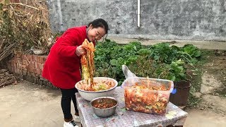 儿媳拿33斤白菜，做手工辣白菜，香辣爽口，公公说辣椒太多了