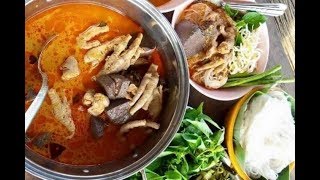 น้ำยาขนมจีน ใส่ตีนไก่ เครื่องในไก่นัวๆด้วยเนื้อหน้าอกไก่ สูตรโคราช