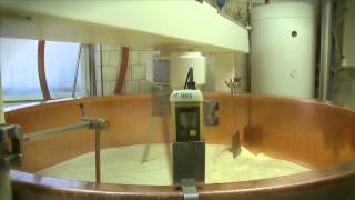 Fabrication du Comté à la fruitière d'Avoudrey (25)