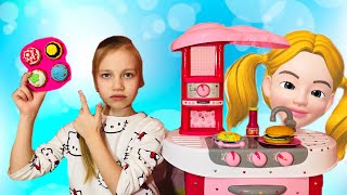ДИАНА Вредный Посетитель в КАФЕ / Diana playing in cafe