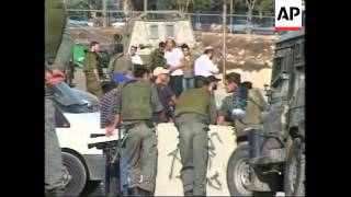 Tension as settlers arrive in Hebron, settlers entering mosque