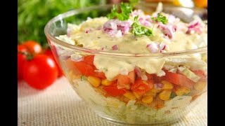 Przepis - Sałatka gyros warstwowa (przepisy kulinarne Przepisy.pl)