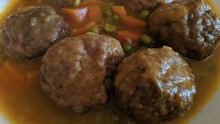 Albóndigas con salsa caseras y sabrosas, en olla gm, sarten cazuela o olla