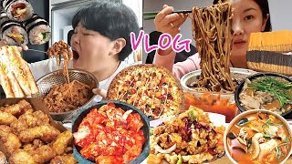 설연휴 부산 부모님댁 내려간 날, 자취생 먹방 브이로그 (ft. 양곱창, 돼지국밥, 교촌치킨 허니콤보, 피자, 짜장면, 탕수육, 짬뽕, 비빔밥, 이삭토스트, 김밥, 빨미까레 )