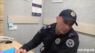 Вход в суд с мусором из дома. Мусора украли мусор.