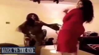رقص بلدى مثير داخل المنزل بملابس البيت