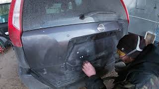 Ржавеет крышка багажника NISSAN X-TRAIL, как убрать рыжики.