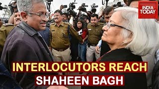 Interlocutors Sanjay Hegde And Sadhana Ramachandran Reach Shaheen Bagh For Talks With Protesters